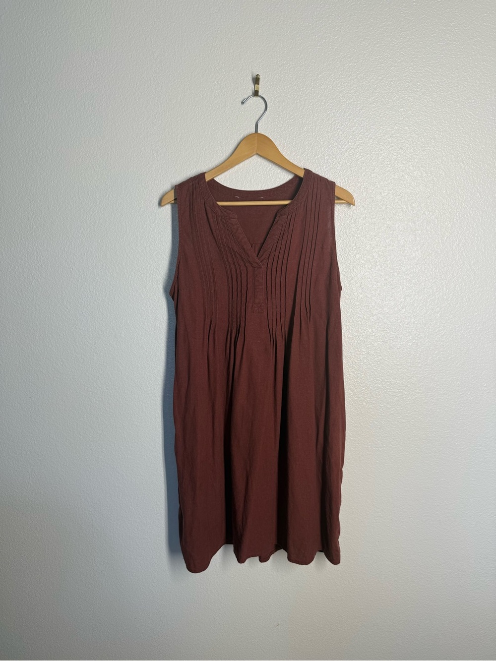 Sleeveless Pintuck Midi Dress in Deep Brown SMALL FLAW, spot
